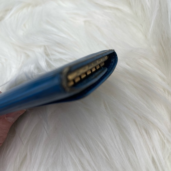 LV Epi 6 Key Holder - Picture 4 of 6